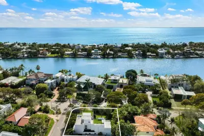 741 Harbor Dr, Key Biscayne: photo 1 of 36