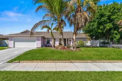4153 Russell St, Jupiter: photo 1 of 48