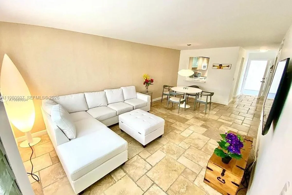 240 Galen Dr #314, Key Biscayne: photo 1 of 10