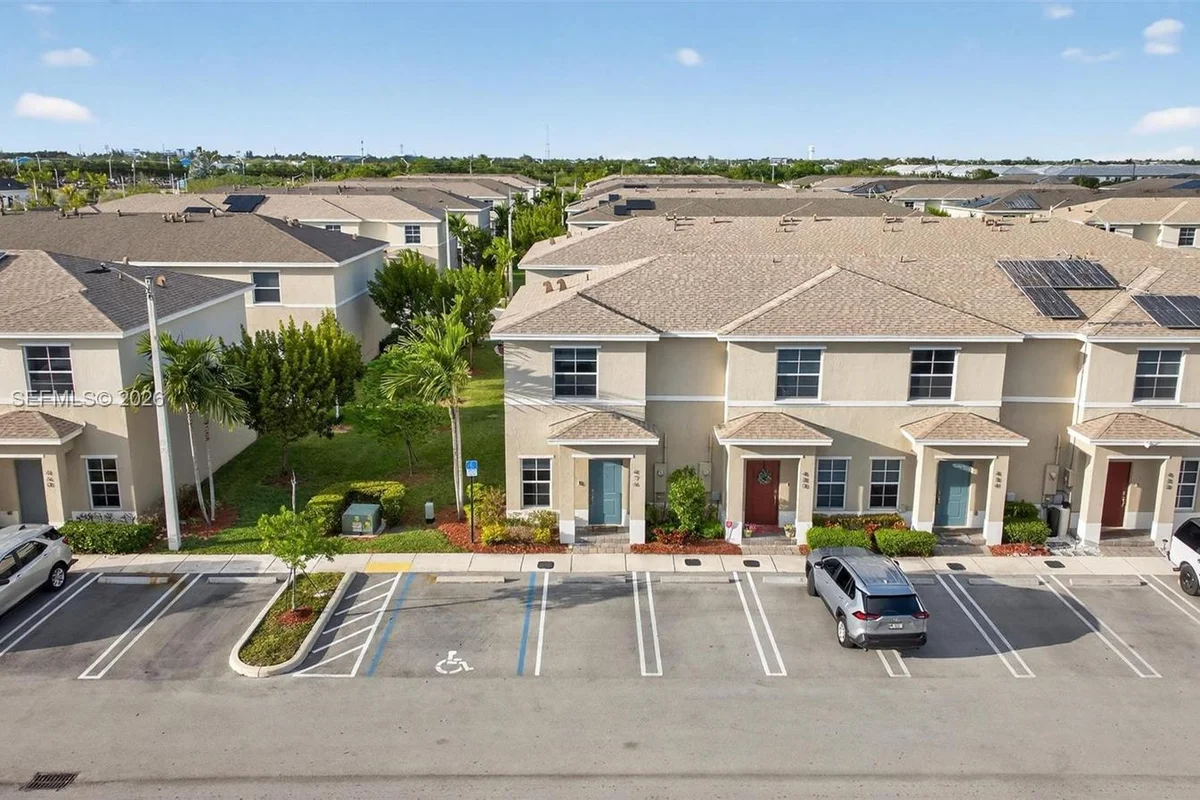 476 NE 4th Ln, Florida City: photo 1 of 39