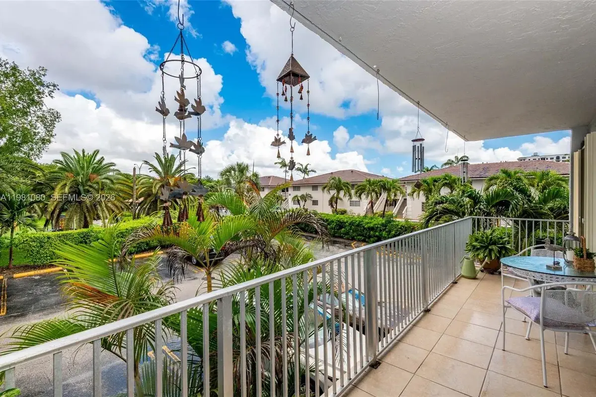 7403 SW 82nd St #212N, Miami: photo 1 of 25