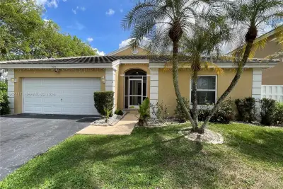 5544 NW 54th Cir, Coconut Creek: photo 1 of 34