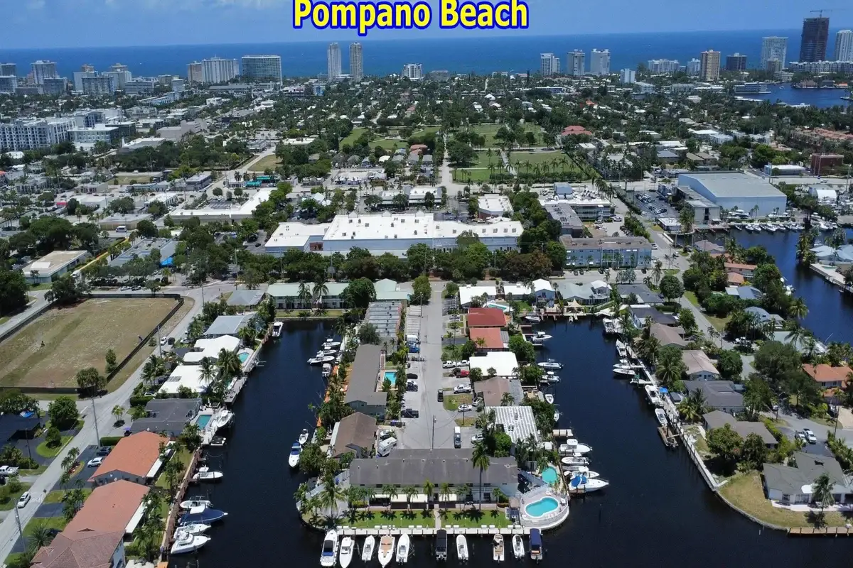 1780 SE 4th St, Pompano Beach: photo 1 of 38