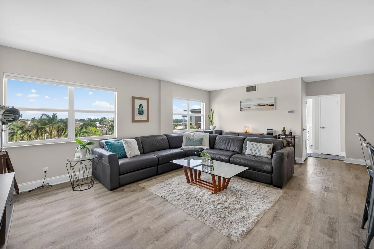 2555 NE 11th St #609, Fort Lauderdale: photo 1 of 45
