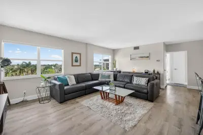 2555 NE 11th St #609, Fort Lauderdale: photo 1 of 45
