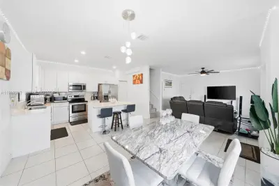 13091 SW 232nd Ln, Miami: photo 1 of 43