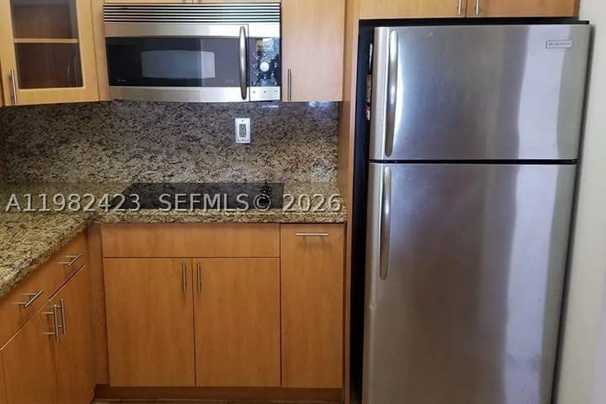 9682 Fontainebleau Blvd #202, Miami: photo 1 of 11