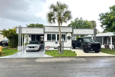 111 Alamanda Ln, Deerfield Beach: photo 1 of 60