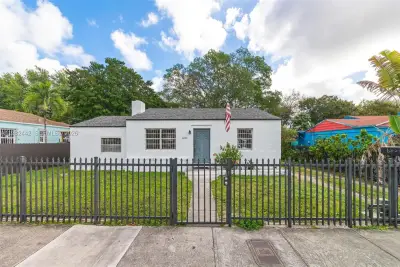 6223 NW Miami Pl, Miami: photo 1 of 35