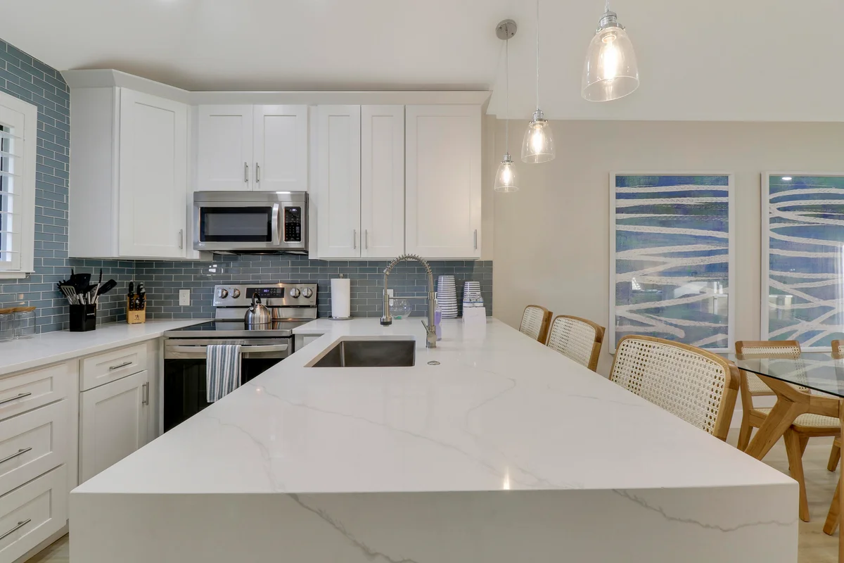 523 Club Dr, Palm Beach Gardens: photo 1 of 28