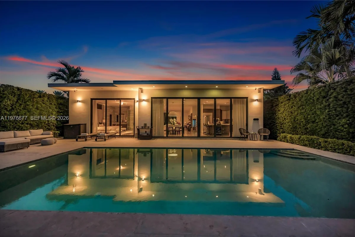 1540 Cleveland Rd, Miami Beach: photo 1 of 26