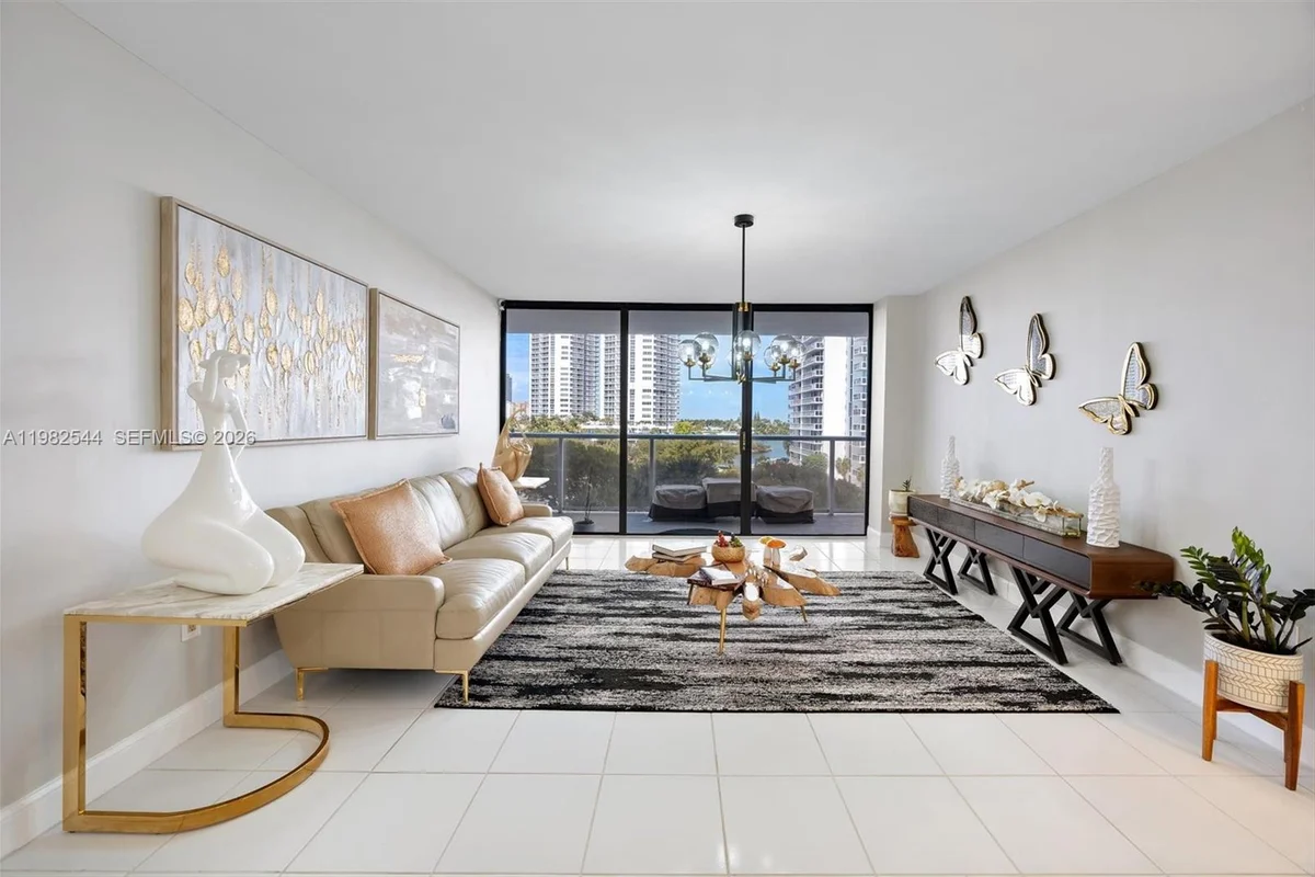 3731 N Country Club Dr #521, Aventura: photo 1 of 24