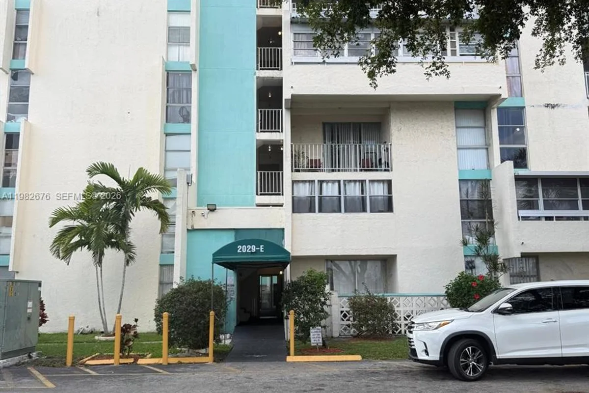 2029 NW 46th Ave #E305, Lauderhill: photo 1 of 10