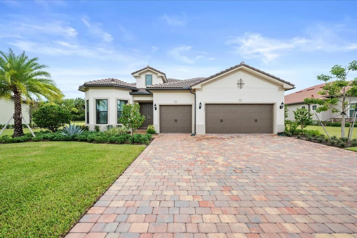 9132 Balsamo Dr, Palm Beach Gardens: photo 1 of 35