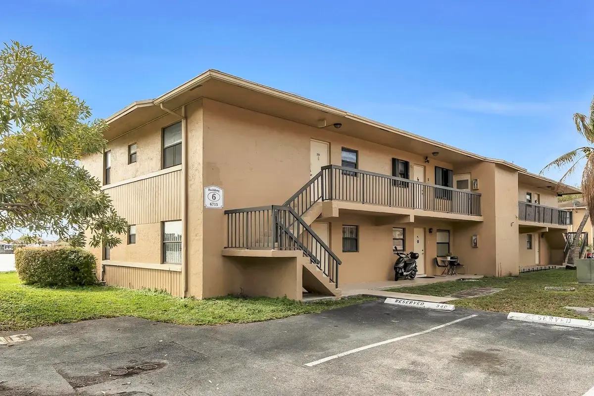 6715 W 26th Dr #101-6, Hialeah: photo 1 of 28
