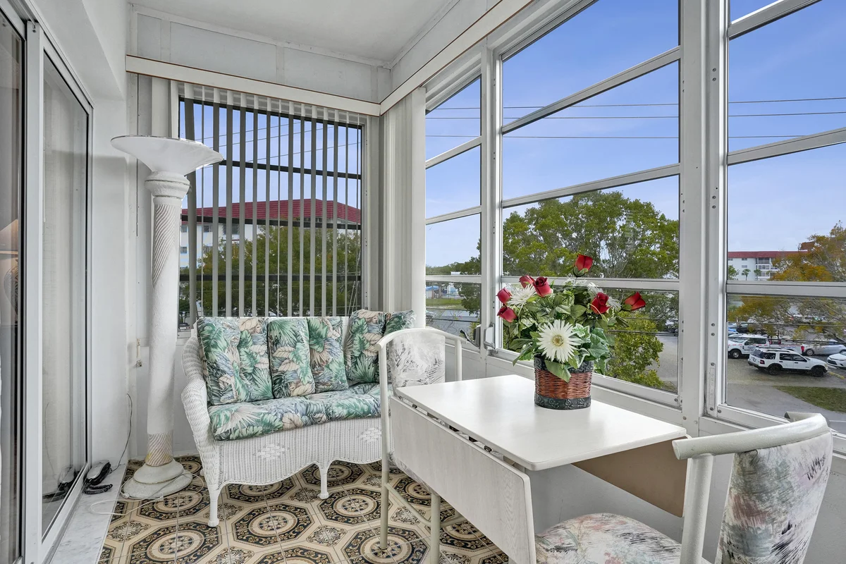 4770 NW 21st St #306, Lauderhill: photo 1 of 37