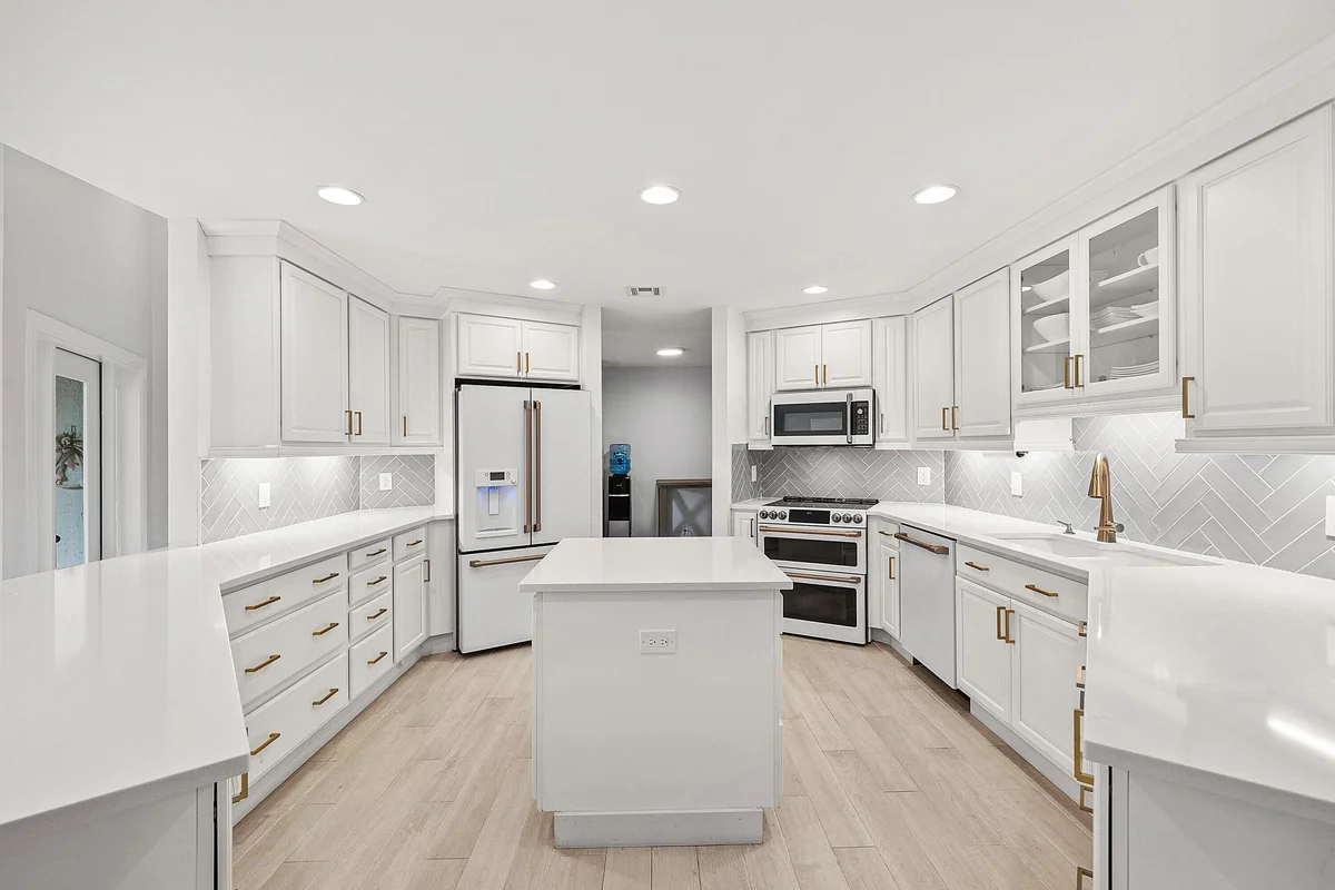 23373 Water Cir, Boca Raton: photo 1 of 63