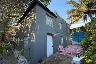 845 NW 3rd St #C, Miami: photo 1 of 13