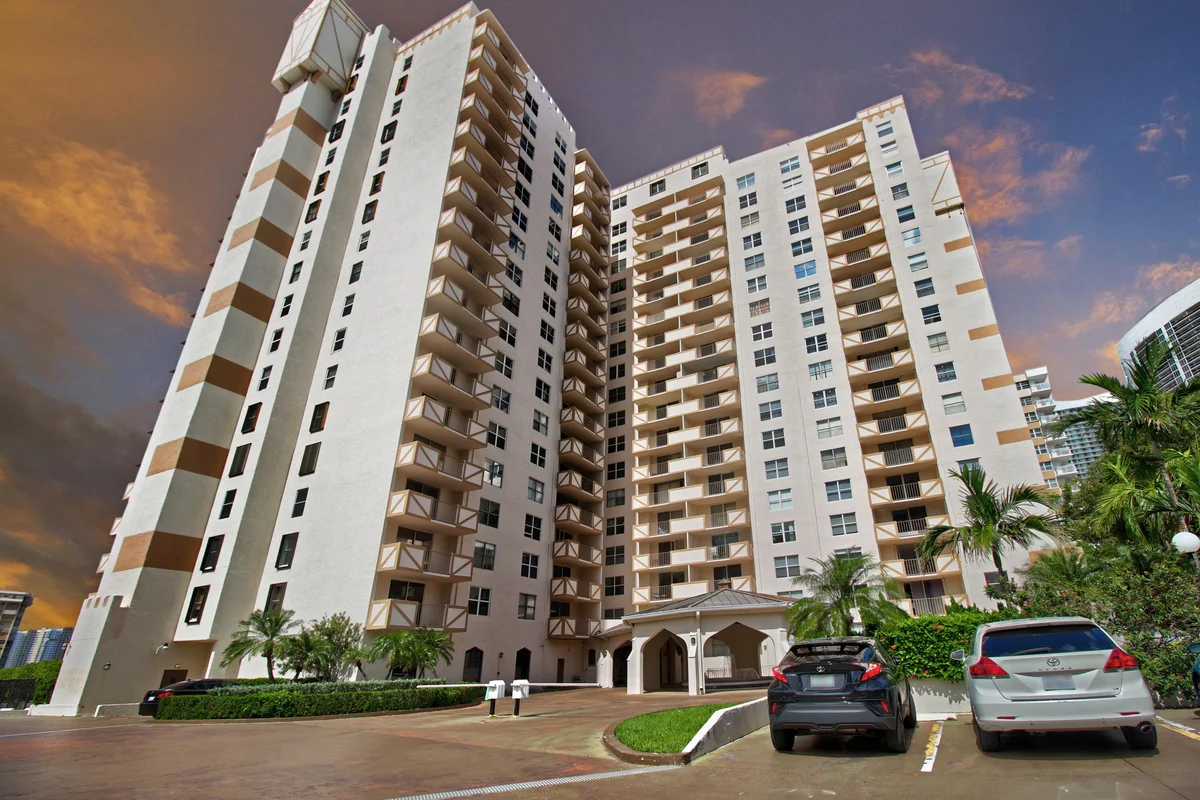 1865 S Ocean Dr #6c, Hallandale Beach: photo 1 of 29