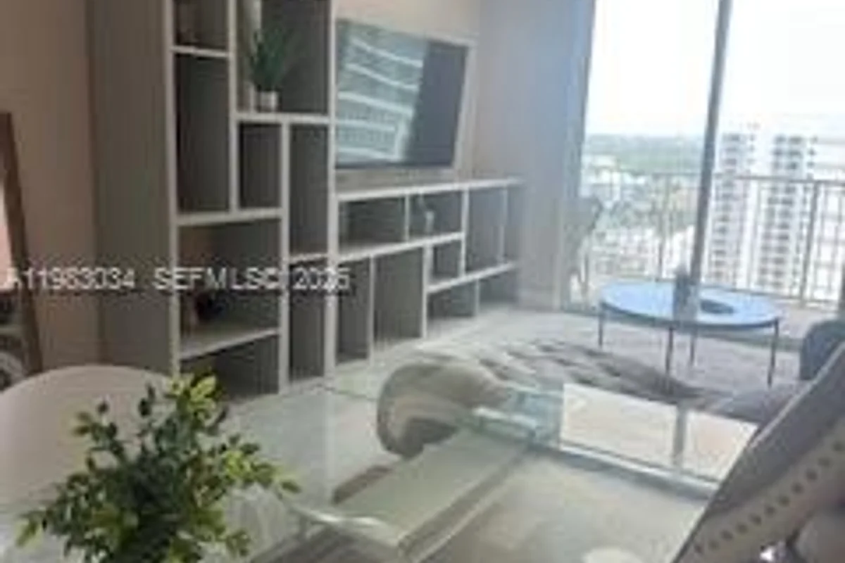 Condo in Miami: photo 1 of 14
