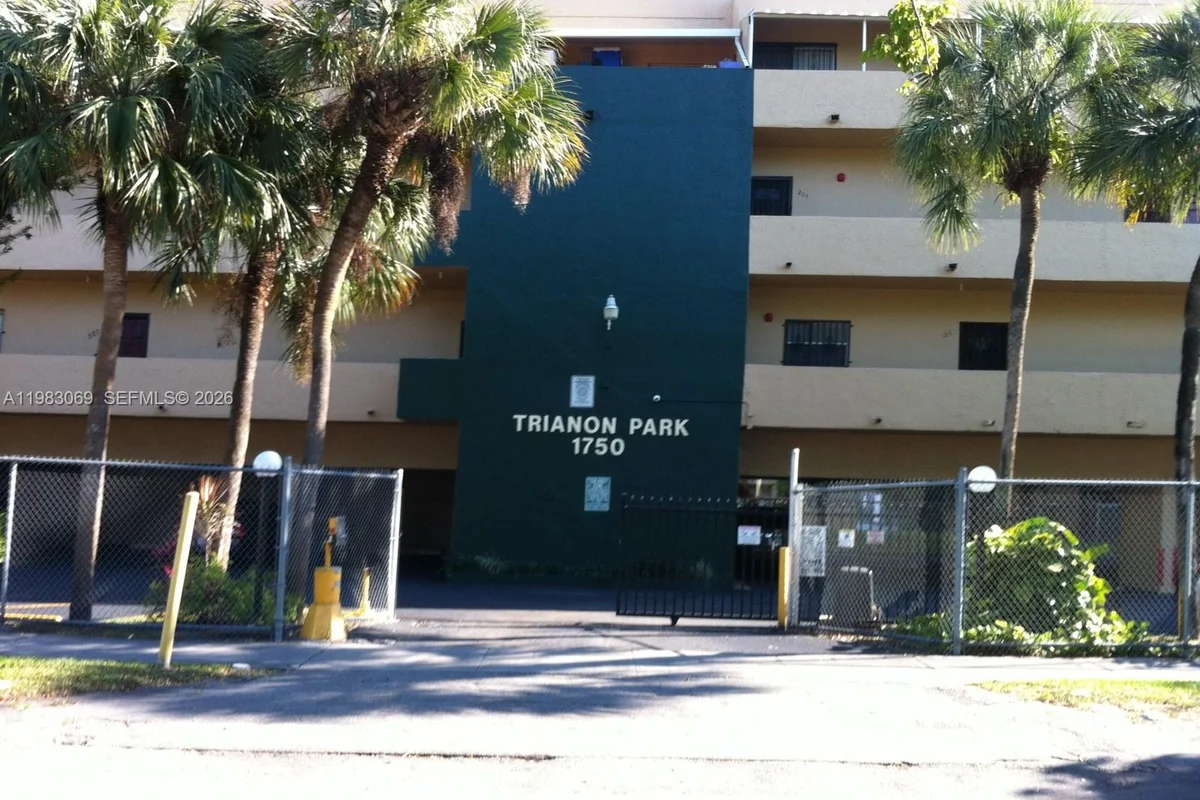 1750 W 56 St #112, Hialeah: photo 1 of 5