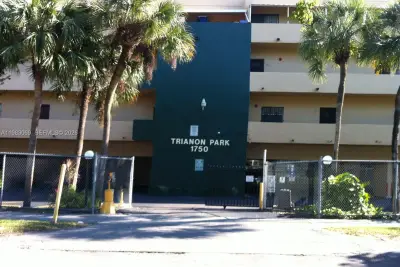 1750 W 56 St #112, Hialeah: photo 1 of 5