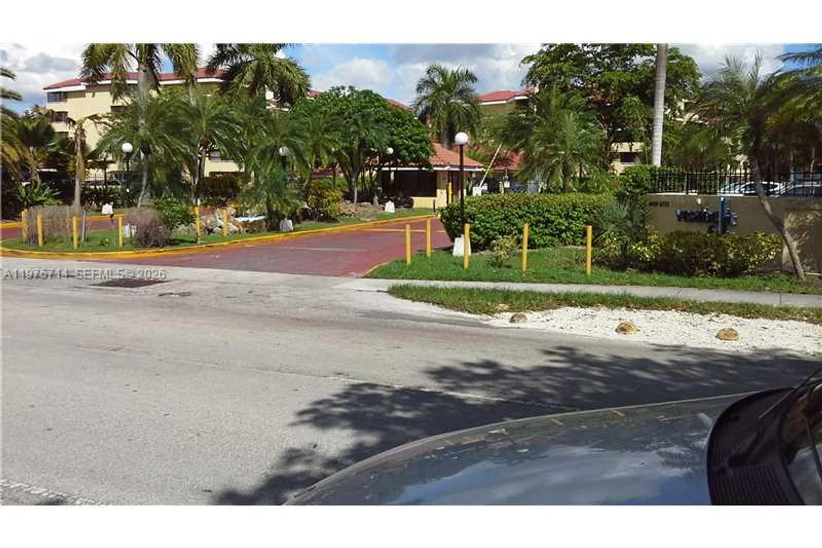 8255 SW 152nd Ave #E-309, Miami: photo 1 of 3