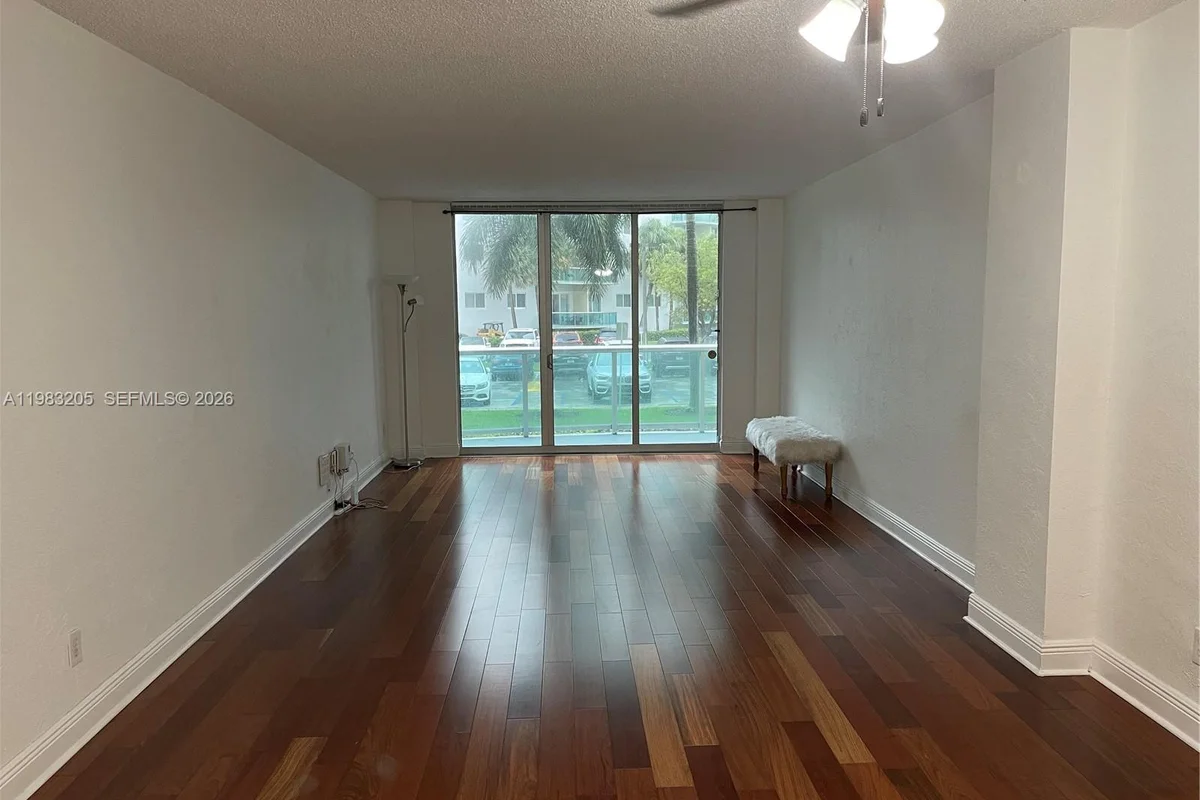 19390 Collins Ave #122, Sunny Isles Beach: photo 1 of 10