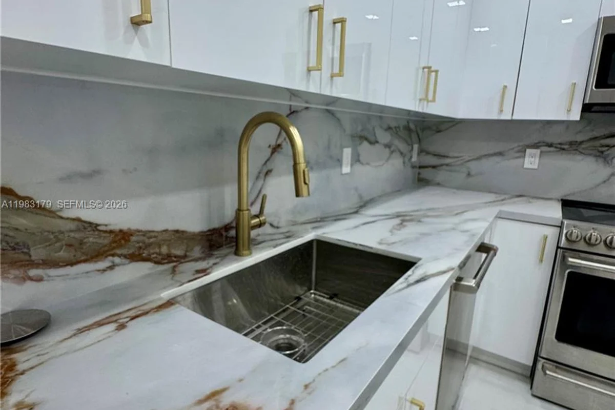 10185 Collins Ave #606, Bal Harbour: photo 1 of 1