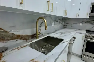 10185 Collins Ave #606, Bal Harbour: photo 1 of 1