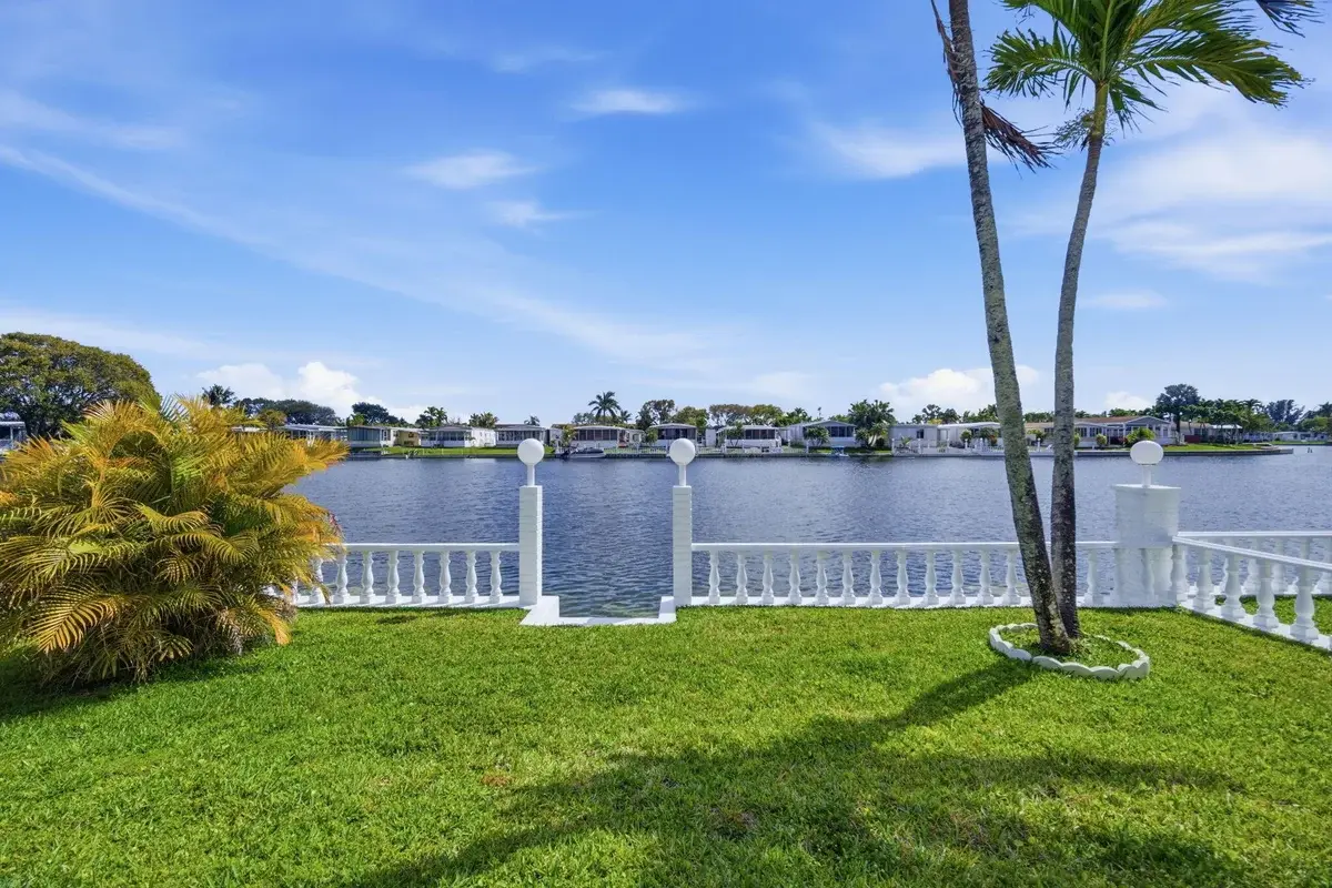 2774 SW 54th St, Fort Lauderdale: photo 1 of 41