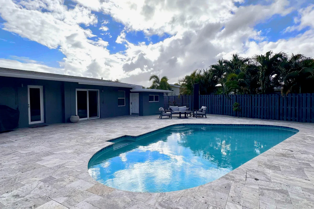 525 NE 27th St, Wilton Manors: photo 1 of 43