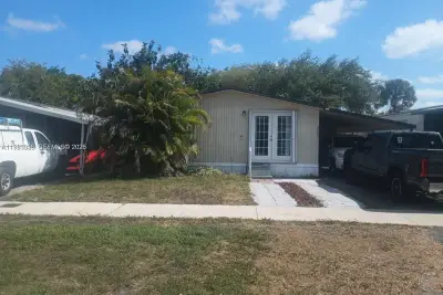 3024 SW 51st St, Dania Beach: photo 1 of 6