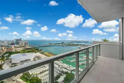 Condo in Miami: photo 1 of 34