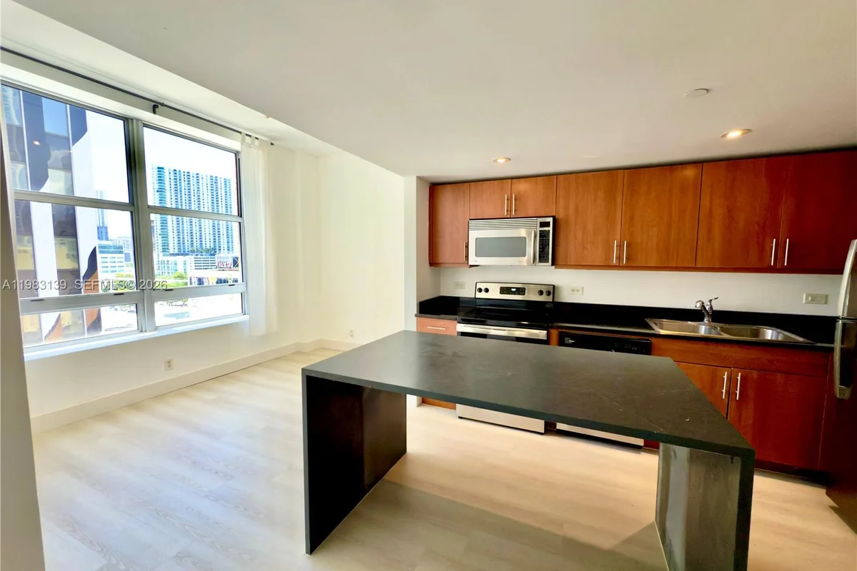 111 E Flagler St #805, Miami: photo 1 of 24