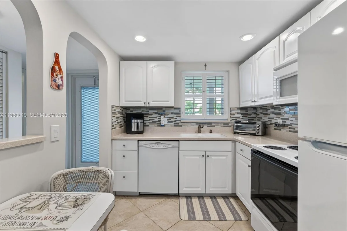 6650 Royal Palm Blvd #207C, Margate: photo 1 of 35