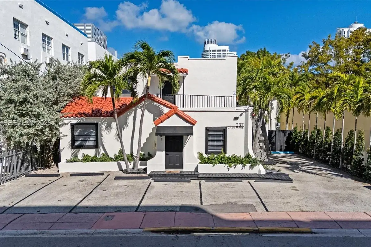 237 38th St #4, Miami Beach: photo 1 of 28
