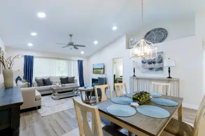 830 Club Dr, Palm Beach Gardens: photo 1 of 15