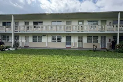 70 NE 202nd Ter #T12, Miami Gardens: photo 1 of 14