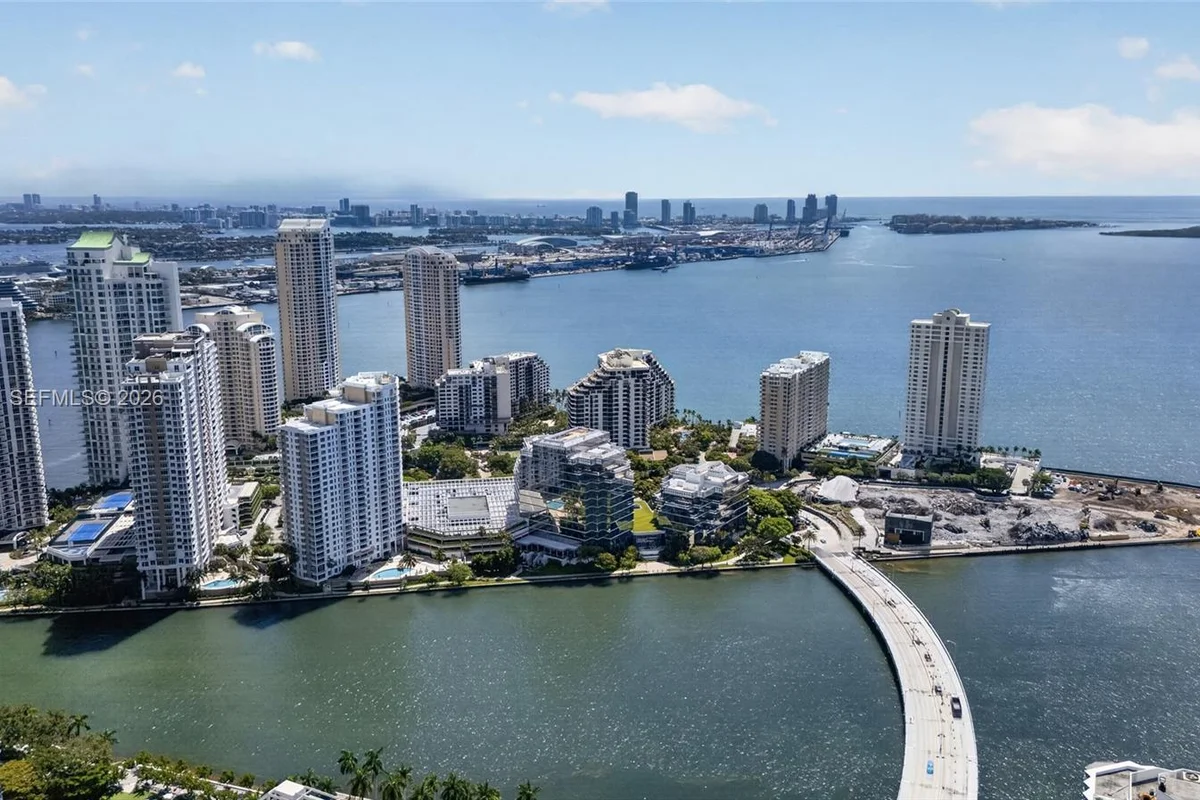 950 Brickell Bay Dr #4100, Miami: photo 1 of 52