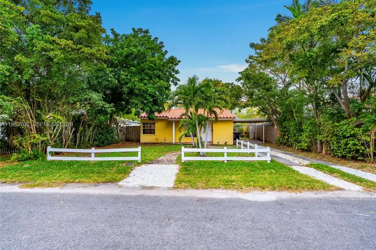 1125 NE 10th Ave, Fort Lauderdale: photo 1 of 13