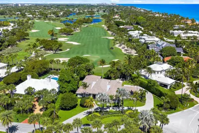 677 Village Rd, North Palm Beach: photo 1 of 23