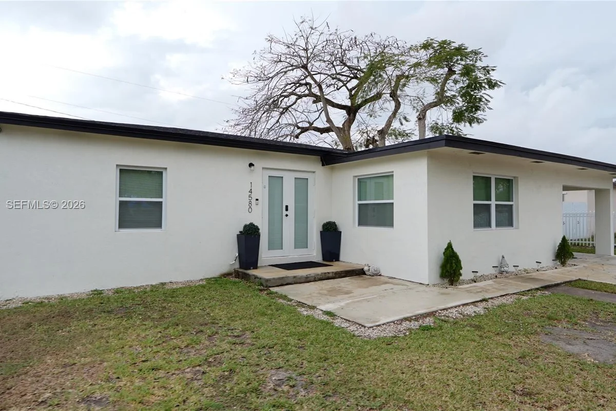 14580 Harrison St, Miami: photo 1 of 11
