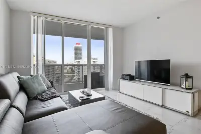 1800 S Ocean Dr #909, Hallandale Beach: photo 1 of 48