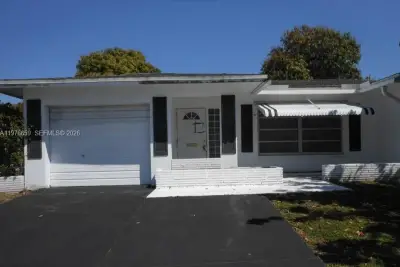 4955 NW 55th St, Tamarac: photo 1 of 17