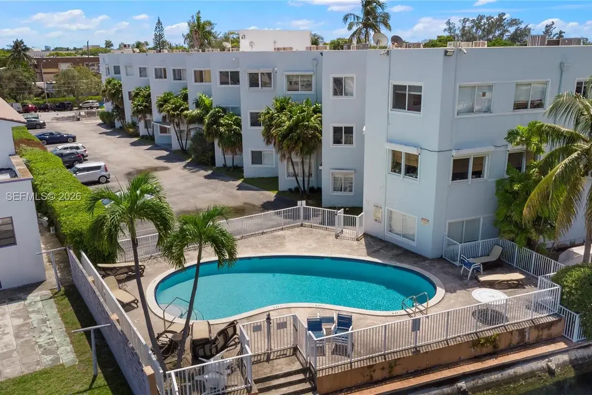 1185 Marseille Dr #202, Miami Beach: photo 1 of 19