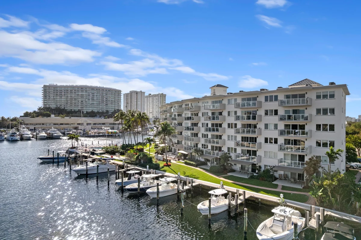 140 NE 28th #604, Pompano Beach: photo 1 of 25