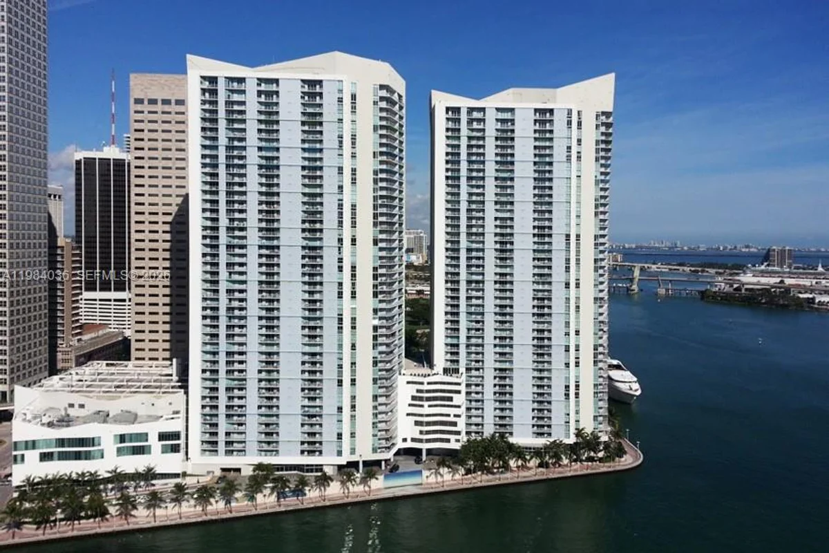 Condo in Miami: photo 1 of 18
