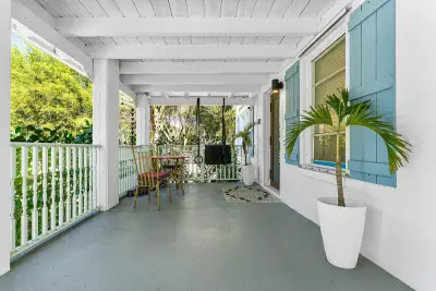 110 Wilson Rd, West Palm Beach: photo 1 of 27