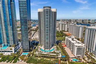 17201 Collins Ave #704, Sunny Isles Beach: photo 1 of 66